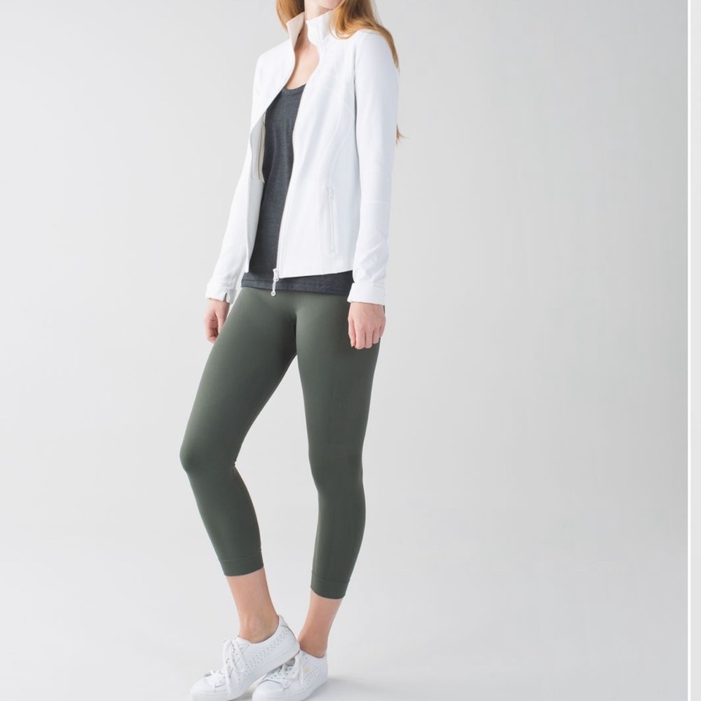 Lululemon High Rise Zone in Crop Leggings. Size 4